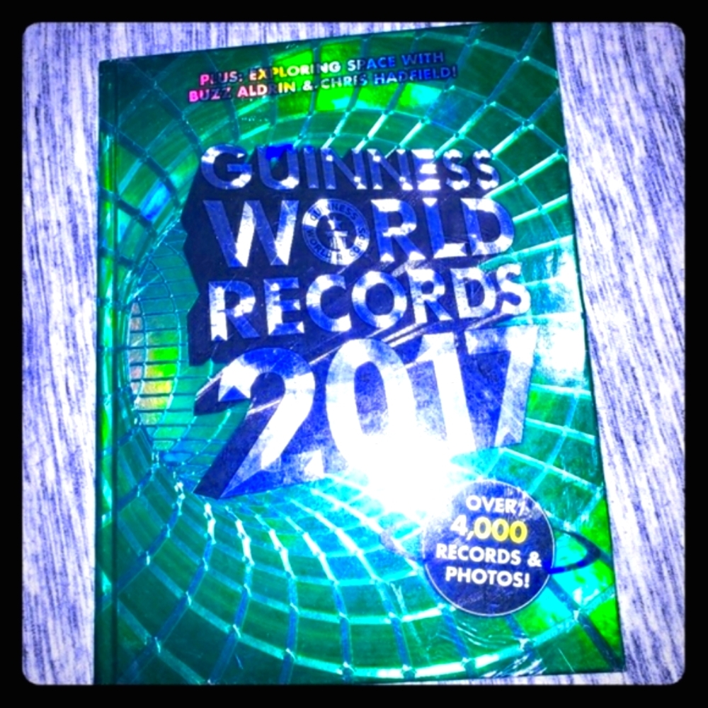 Guinness World Records 📗📘- NEW/SEALED